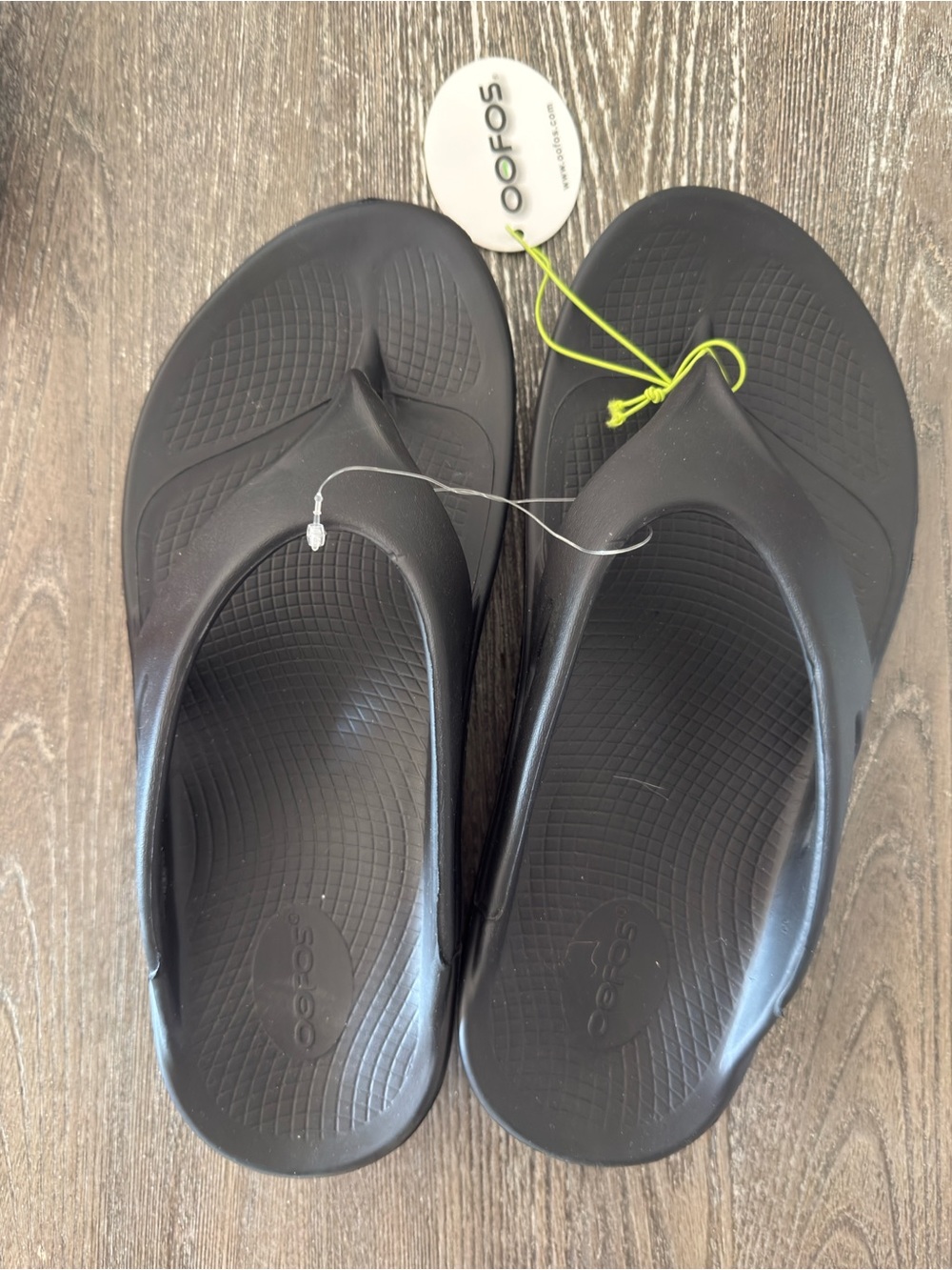 OOFOS Women’s 11, Men’s 9 Black OOriginal Comfort Flip Flops